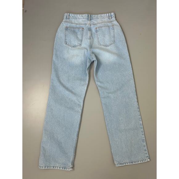Pretty Little Thing Straight Leg Jeans in Blue Light Wash - Picture 5 of 10